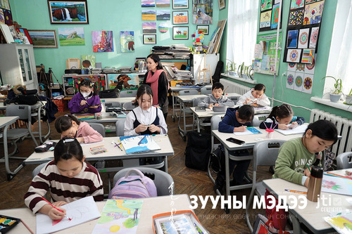 Бид зураач болно